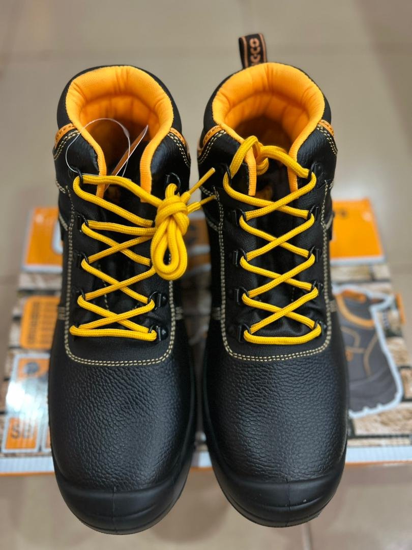 BLACK SAFETY BOOTS 44